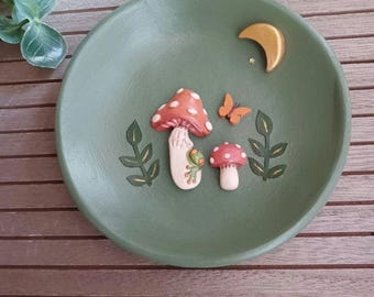 MUSHROOM TRINKET DISH, Mini Frog, Butterfly, Cottagecore Trinket Dish, Handmade Dish, Mushrooms Ring Dish, Mushroom Clay Dish, Boho Dish