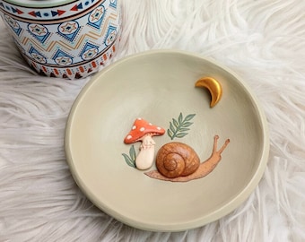 SNAIL TRINKET DISH, Mushroom Trinket Dish, Gift, Retro Handmade Dish, Mushroom Ring Dish, Nature Trinket Dish, Moon Dish Tray, Jewelry Dish