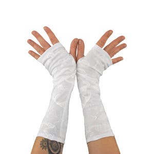 Armwarmers in Show Me Your Bones - skelet vingerloze wanten