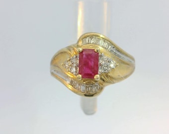 Anillo de rubí