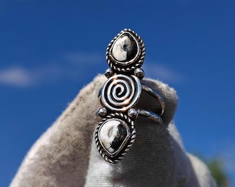 White Buffalo Silver Ring size 5.5 - Southwestern statement ring with teardrop-shaped White Buffalo cabachon (2) sterling silver with spiral