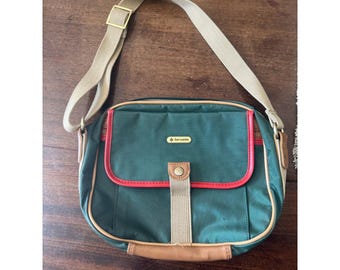 Borsa a tracolla vintage Samsonite, modello messenger, verde con finiture rosse, anni '70/'80.