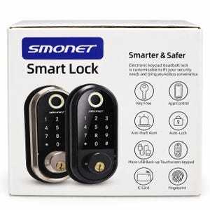Peut inclure: Une boîte de produit blanche pour une serrure intelligente Smonet Smart Lock montrant deux pênes dormants électroniques ovales en noir et argent. L'emballage affiche le texte Smarter & Safer et liste des fonctions comme l'accès par empreinte.