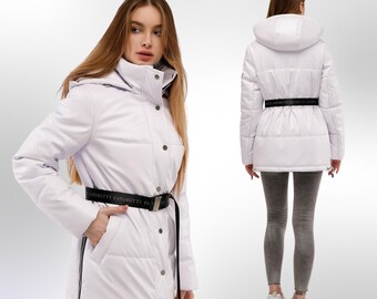 Casaco branco feminino de couro sintético, jaqueta puffer com capuz, jaqueta de inverno à prova de vento, Куртка В-1299 Экокожа Тон 49