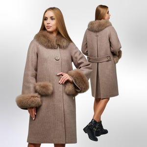 Beige Fur Fox Trimmed Woolen Coat Winter Jacket Пальто П-1205 н/м Шерсть пальтовая W7-18162 Тон 2