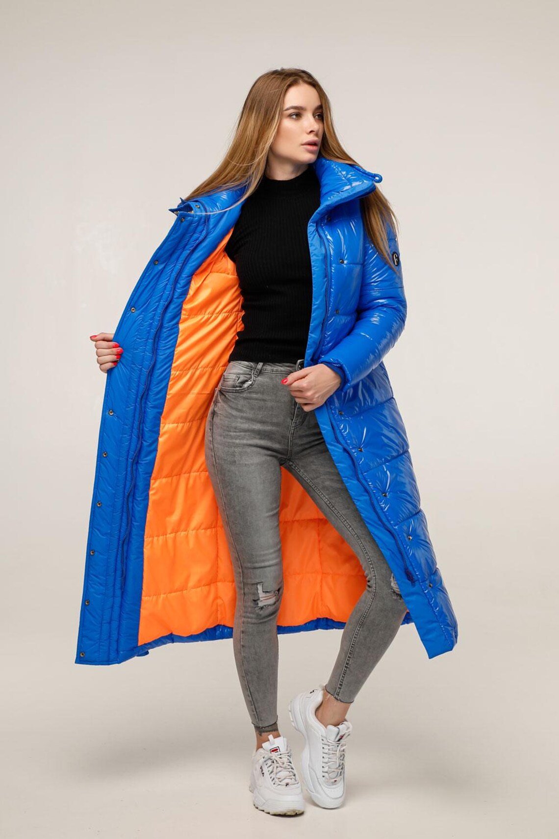 V CUT PUFFER COAT IN BLUE PIN