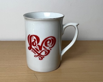 Vintage Gibson "Love" Valentinstag Tasse | Rote und weiße Herzen | Süßes Valentinstagsgeschenk | Love Kaffeetasse