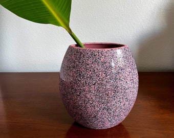 Postmoderne Mauve Pink gesprenkelte ovale Keramik Vase | 80er Jahre Wohnkultur | Farbspritzer Blumenvase