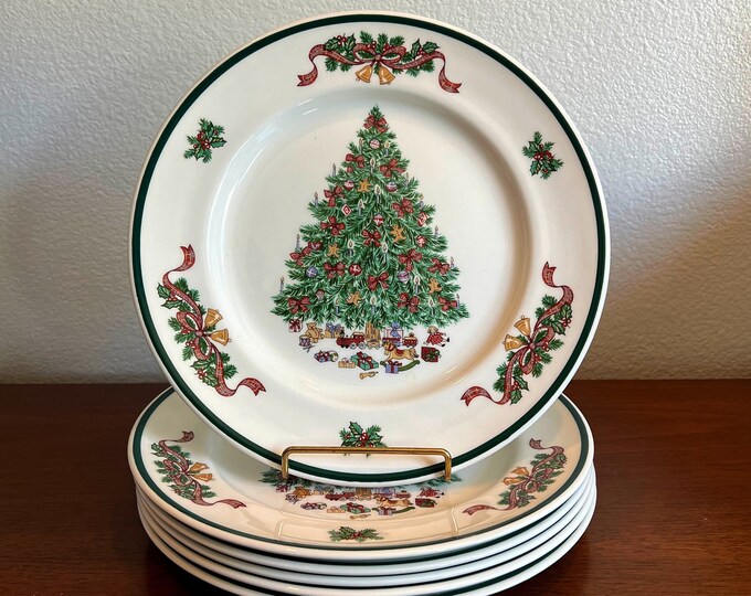 Vintage Johnson Brothers Victorian Christmas 10 1/4 Inch Dinner Plates