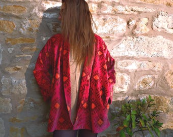 Veste en velours, blazer, taille unique avec poches pour femme. Aztèque rose foncé.