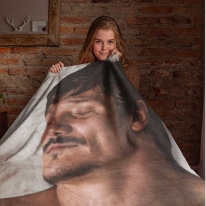 Pedro Pascal Blanket, Velveteen plush throw, Pedro Pascal Daddy gift Cozy Snuggle Pedro Pascal fans 3 sizes, Sleep with an actor picture