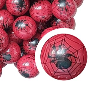 Puede incluir: Cuentas redondas rojas con un diseño de araña y telaraña negras. Las cuentas son brillantes y tienen un tema de Halloween. La araña y la telaraña están impresas en la superficie. Adecuadas para la fabricación de joyas y manualidades.