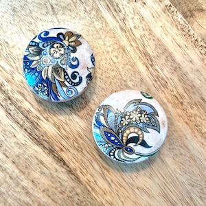 Lådknoppar, Skåpknoppar, Möbelknoppar, Träknoppar, Eleganta Mönstrade Knoppar, Marinblå, Guldfärgade Knoppar. Fleur-de-lis Mönstrade Knoppar