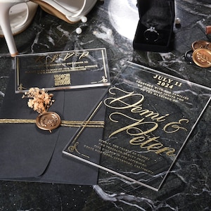 Klare Hochzeitseinladung aus Acryl mit Goldfolie - Transparente Hochzeitseinladung mit Antwortkarte QR-Code - Elegantes modernes Wachssiegel-Umschlag-Set