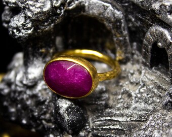 Anello ovale in giada rossa fatto a mano - Argento 925k martellato, placcato oro 24k