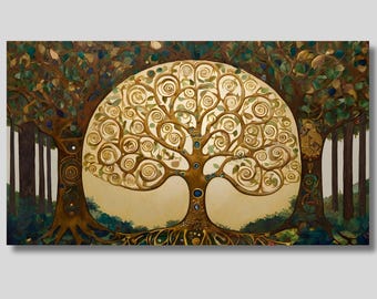 Può includere: Un albero della vita dorato con intricati rami a spirale e pietre preziose blu. L'albero è circondato da una foresta di alberi verde scuro. Lo sfondo è di colore beige chiaro.