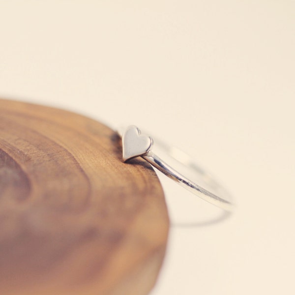 Silver heart ring - Heart stacking ring - Sterling silver stacking ring  - dainty - tiny- cœurs