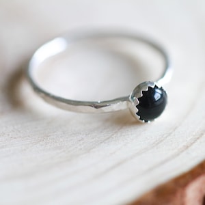 Onyx ring - onyx stacker - stacking ring - silver ring - petit - bague - bague argent