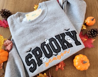 Embroidered Halloween Sweatshirt Ghost Design Spooky Season Pullover Women Fall Clothing October Outfit Casual Crewneck Bat Graphic Party