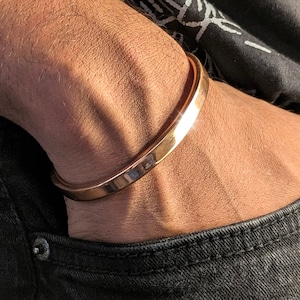Pulsera fina de cobre artesanal Aurora - Brazalete de cobre 100 % puro - Joyería de lujo hecha a mano para hombre y mujer - Pulsera de 7 mm de ancho