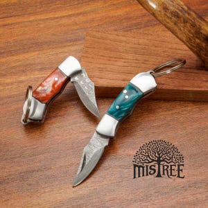 Minicuchillo plegable de acero de Damasco forjado a mano con empuñadura de resina, navajas de bolsillo de acero de Damasco estilo Bob Cat 2025, abrecartas de regalo para él