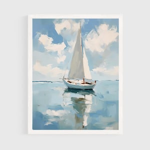 以下が含まれることがあります： 穏やかな水面に浮かぶヨットを描いた額入りの絵画。白い帆を持ち、水面に反射している。空は青と白が混ざり合い、筆致がテクスチャ効果を生み出している。