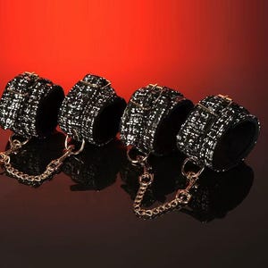 Leren hoofdsteunenset - elegante handboeien, enkelboeien, kraag en riem voor koppels