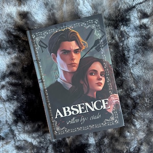 Può includere: Una copertina di libro con uno sfondo scuro che presenta un giovane uomo e una giovane donna. Il titolo del libro è "ABSENCE" scritto da: ciule.