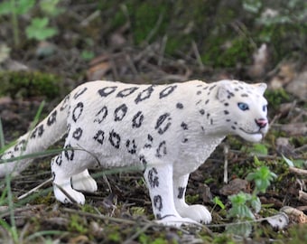 Schleich Snow Leopard #14838 - Figurine for Diorama, OOAK, Fairy Garden, Crafting, Etc. - Wildlife Asia & Australia