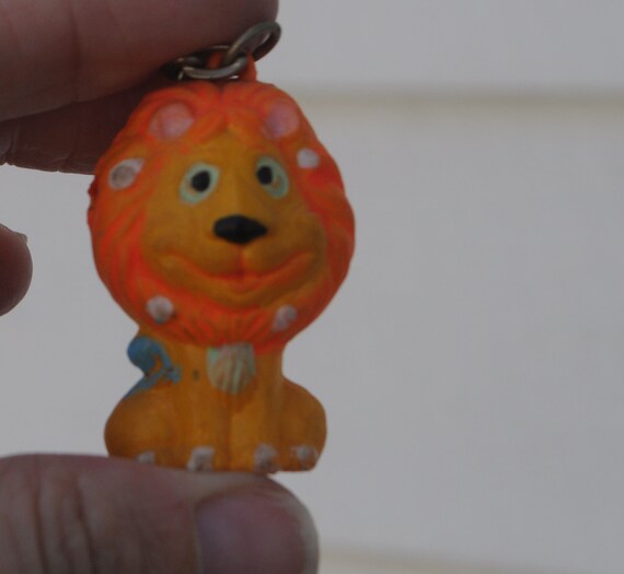 Vintage 1960s MOD Lion Keychain - Psychedelic Neo… - image 5