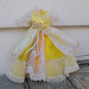 Vintage Lady Lovelylocks Maiden Curlycrown Original Dress - Lady Lovely Locks / Maiden Curly Crown - Yellow Dress - Good Condition