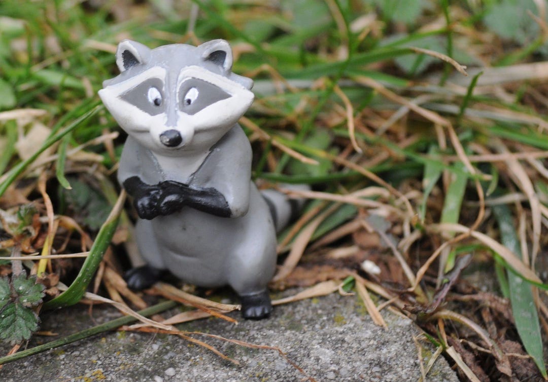 Mini Racoon Figures Tiny Vintage Meeko Raccoon From Pocahontas - Figurine, Miniature ...