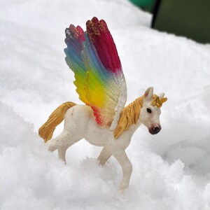 Schleich Rainbow Unicorn / Alicorn / Pegasus Foal - Magical Horse - Model Horse - Diorama - 70577 - Glitter - Bayala