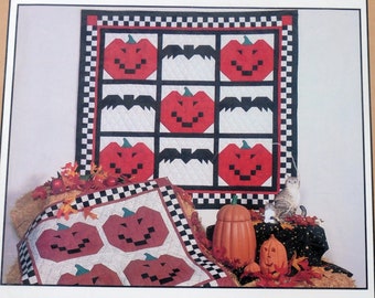 Mumm's The Word - Pumpkin Patch Quilt - Wall Hanging - DIY Gift Idea - Jack-O-Lantern - Bats - Halloween - Cute / Kawaii - Spooky