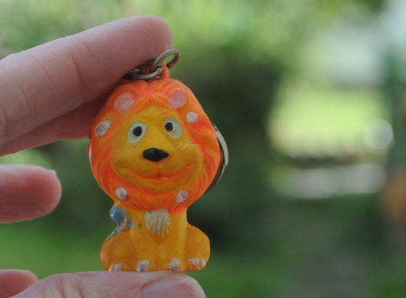 Vintage 1960s MOD Lion Keychain - Psychedelic Neo… - image 7