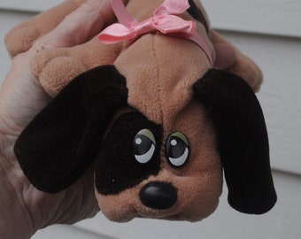 Vintage 1980s Tonka Pound Puppy Newborn - Brown and Black Beagle with Bow - Good Condition - Stuffed Animal - Cute / Kawaii