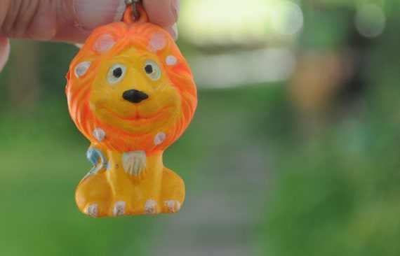 Vintage 1960s MOD Lion Keychain - Psychedelic Neo… - image 8