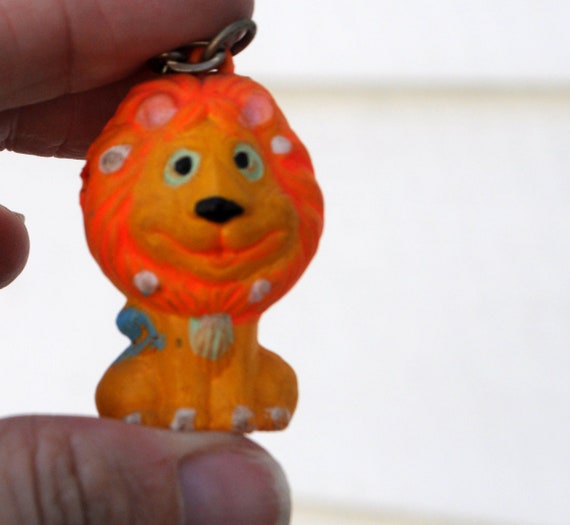 Vintage 1960s MOD Lion Keychain - Psychedelic Neo… - image 4