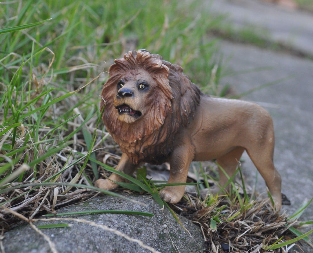 DISCONTINUED Schleich Lion #14354 Big Cat Figurine for Diorama