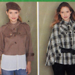 Puede incluir: Se muestran dos diseños de moda femenina. El primero es una chaqueta marrón con boina a juego. El segundo es una capa a cuadros en blanco y negro con guantes negros. Ambos diseños tienen cierres de botones y son adecuados para otoño o invierno.