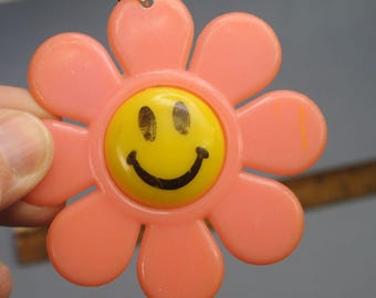 Vintage Flower Power Hippie Flower Smiley Face Keychain - Have a Nice Day - Psychedelic, Psychedelia - 1970s