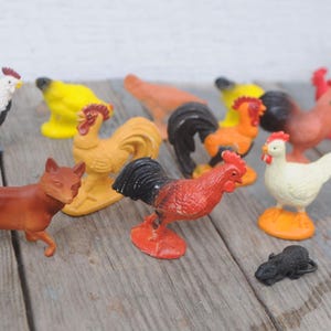 Lot Vintage (?) Miniature Roosters and Hens / Chickens Figurines for Fairy Garden, Diorama, Terrarium, Display, Assemblage, Etc. - Safari