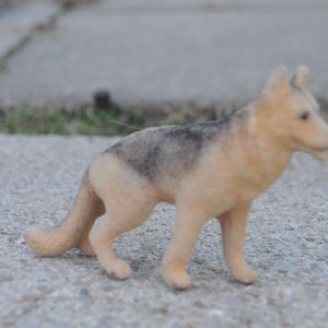 Dollhouse Scale Flocked German Shepherd Figurine - Figure / Miniature / Mini - Plastic Model - Diorama, Fairy Garden Cute/Kawaii