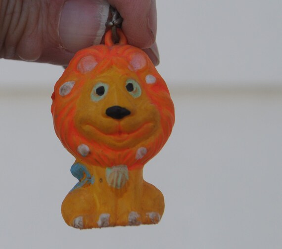 Vintage 1960s MOD Lion Keychain - Psychedelic Neo… - image 6