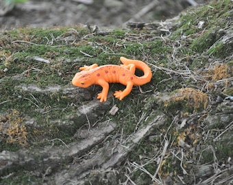 Yowie Miniature Red-Spotted Newt - For Dollhouse, Display, Diorama, Fairy Garden, Etc. - Miniatures, Tiny - Realistic