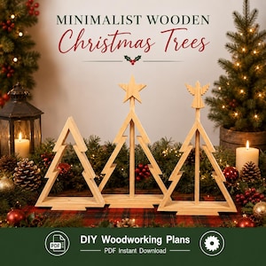 Op de afbeelding: Drie lichtgekleurde houten kerstboomstructuren met open frames. De middelste boom heeft een ster als piek en de rechterboom een engel. Tekst: MINIMALIST WOODEN Christmas Trees en DIY Woodworking Plans PDF Instant Download.