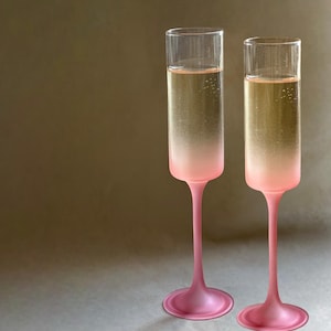 Champagne Glasses Set Modern Champagne Gradient Flutes Elegant Ombre Toasting Glasses Wedding Gift Party Decor stylish wine glass