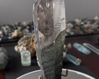 巨大な緑泥石含有水晶クラスター（1881g） - Etsy 日本