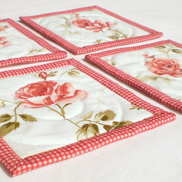 Quilted Fabric Coasters, Red Roses, 4 Reversible Patchwork Mini Quilts Candle Mat Set, Pink Red Green and White Quilting Flowers, Quiltsy