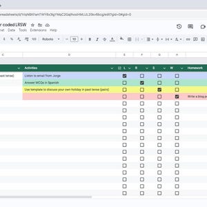 Op de afbeelding: Een groen, geel en roze kleurgecodeerde spreadsheet met de titel "MFL Lesson Planner colour coded LRSW". De spreadsheet heeft kolommen voor datum, klas, onderwerp, activiteiten, L, R, S, W en huiswerk. De activiteiten omvatten "Luister naar e-mail van Jorge", "Beantwoord MCQs in het Spaans" en "Gebruik sjabloon om je eigen vakantie in de verleden tijd te bespreken (voltooid deelwoord)". Het huiswerk is "Schrijf een blogpost voor de schoolwebsite over je vakantie".